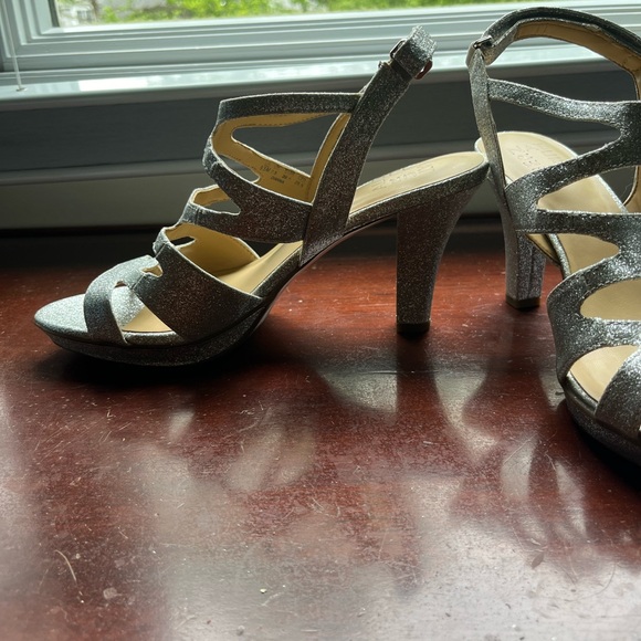 Silver Sparkly Strappy Heels - Naturalizer size 9.5 New Without Tags - Picture 4 of 6